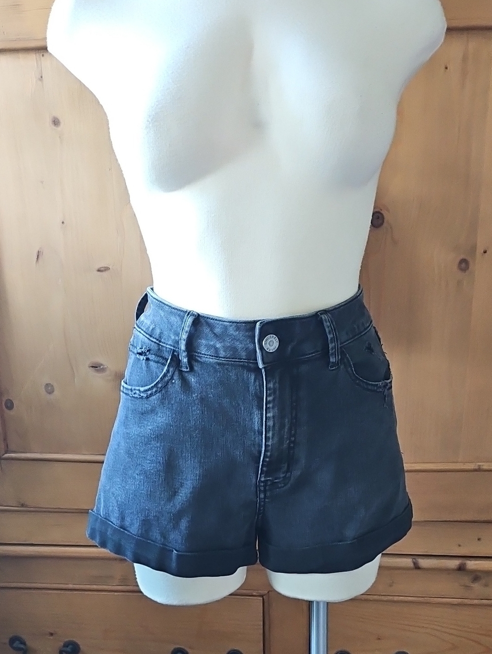 Sincerely Jules High Waisted Cuffed Black Denim Shorts Size 3/26